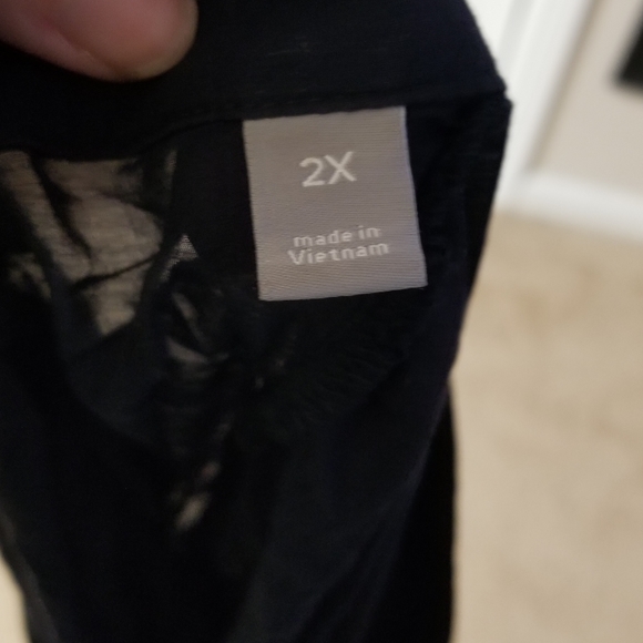 Women's Plus Size Short Sleeve Top - Picture 5 of 6